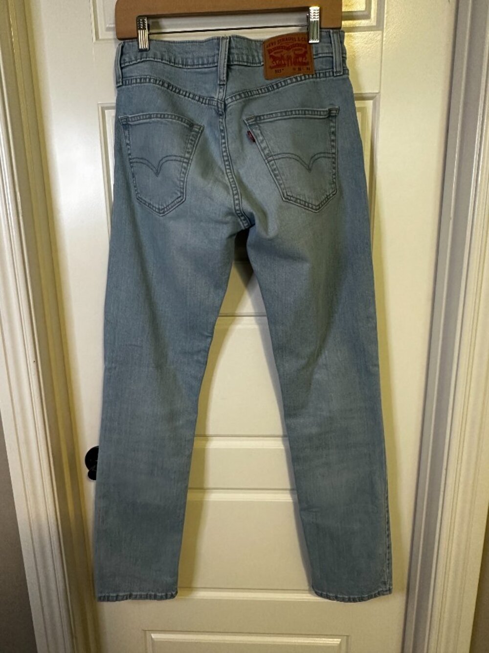 Levi's - Picture 2 of 3